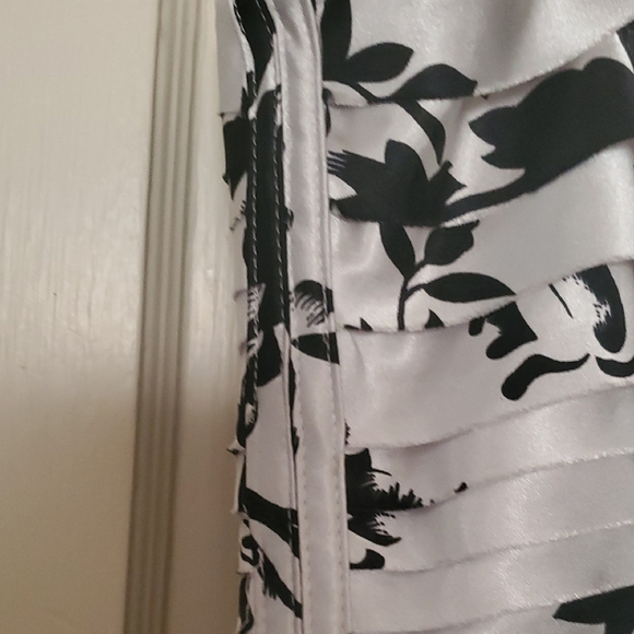 JS Collections Black and White Spaghetti Strap Sundress - Picture 4 of 7